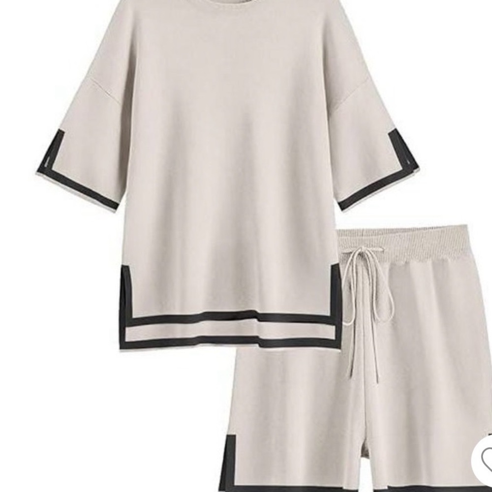 NWT Ekouaer Beige and Black Trim Lounge Set. EKR